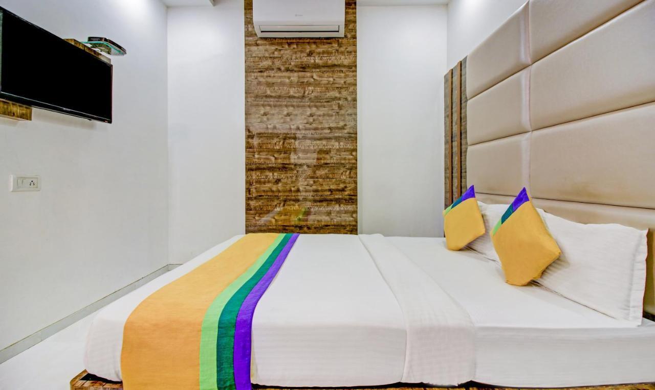 Hotel Magnet Terminal-2 Мумбаи Экстерьер фото